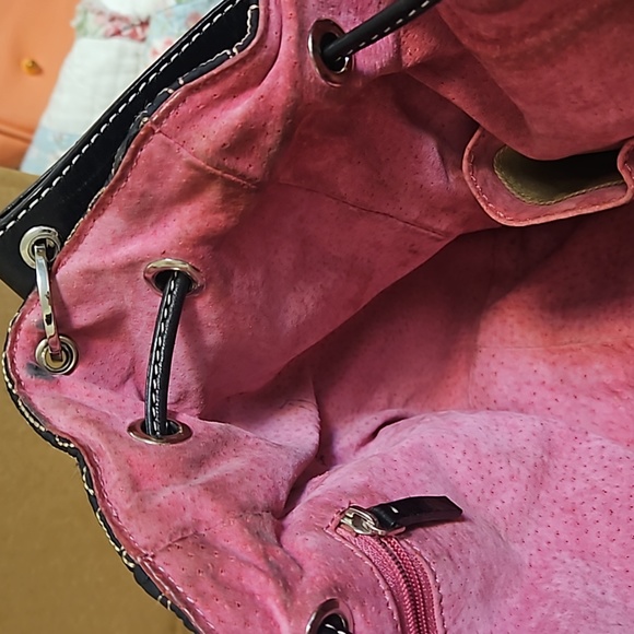 Kate Spade New York Black Fabric and Fuchia Suede Interior. - Picture 10 of 13